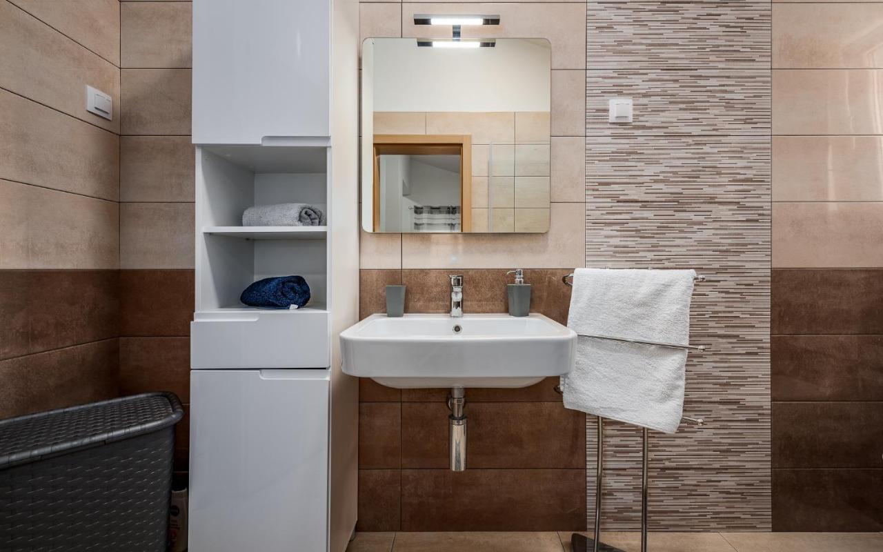 Apartments Nelle พูลา ภายนอก รูปภาพ
