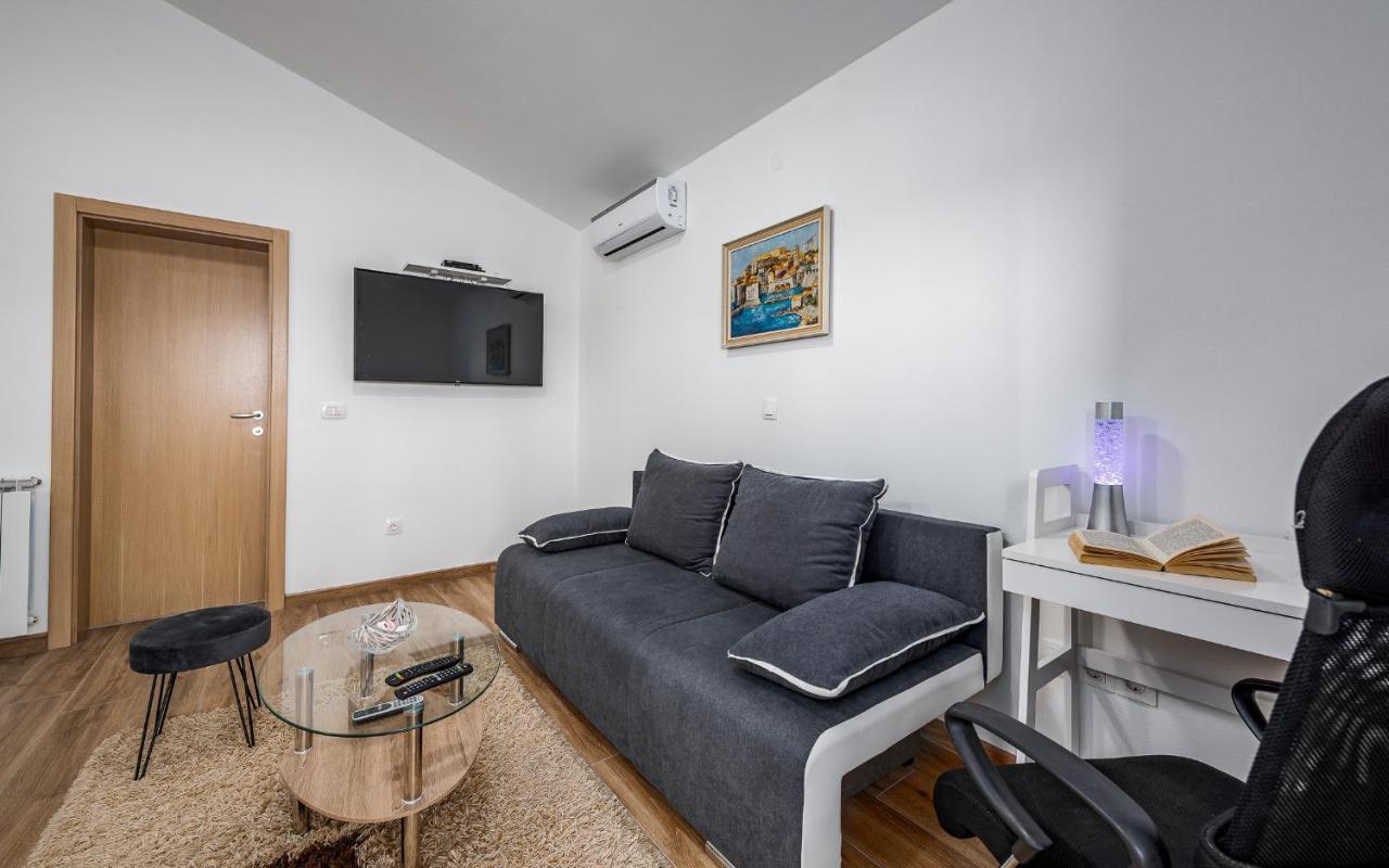 Apartments Nelle พูลา ภายนอก รูปภาพ