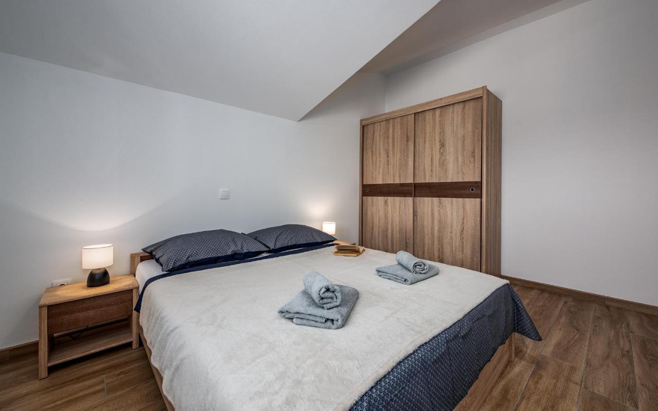 Apartments Nelle พูลา ภายนอก รูปภาพ