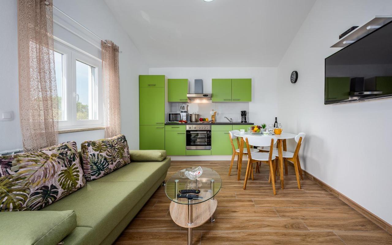 Apartments Nelle พูลา ภายนอก รูปภาพ