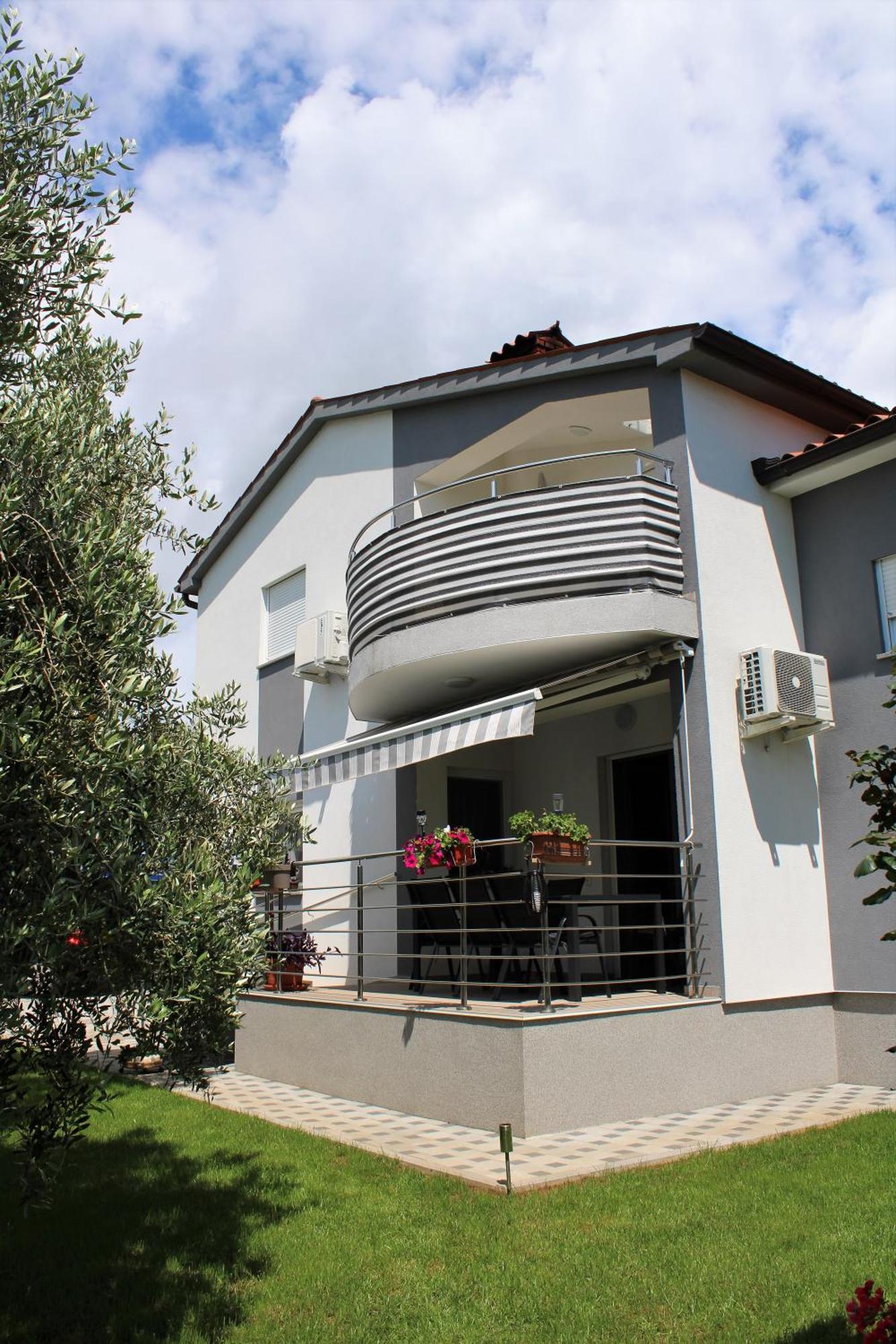 Apartments Nelle พูลา ภายนอก รูปภาพ